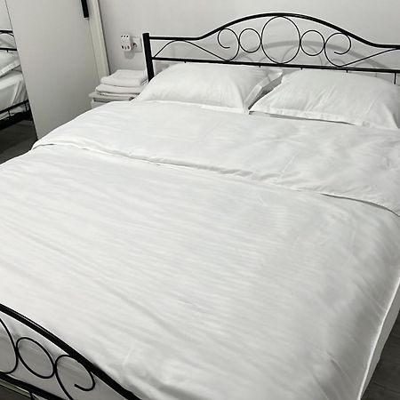Home Sweet Home Apartment With 3 Rooms บูเซา ภายนอก รูปภาพ